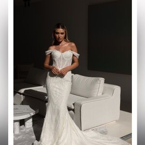 Elegant Off-Shoulder Wedding Dress